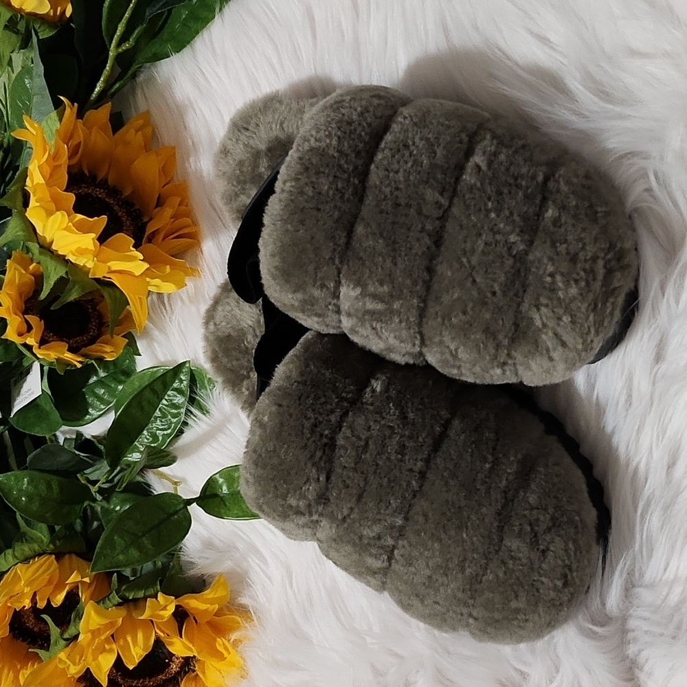🚫SOLD🚫UGG Super Fluff Genuine Shearling Slingback Slipper